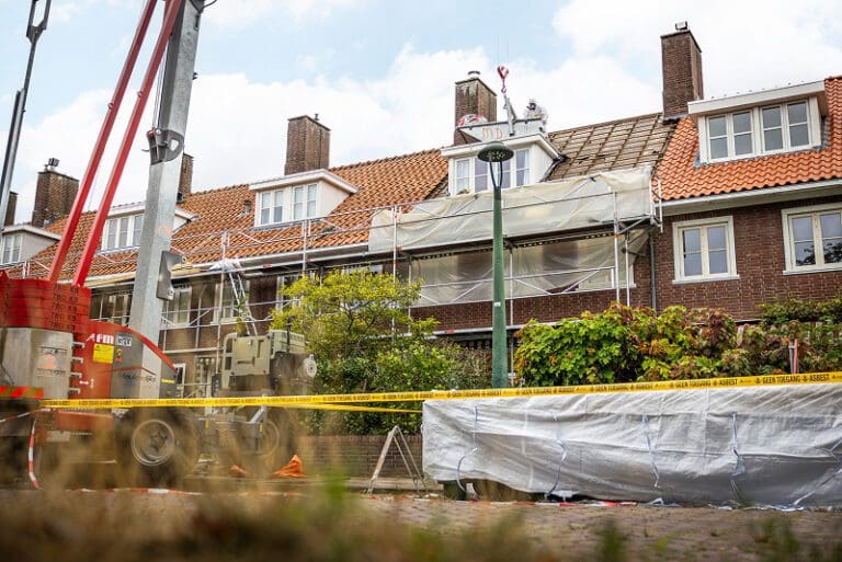 Dak wordt gesaneerd van asbest